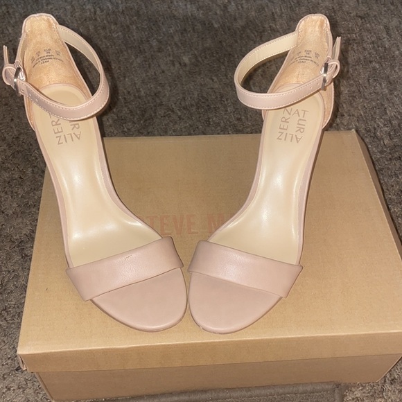 Cute tan heels! Perfect for the summer☀️😎 Come Shop - Picture 4 of 4